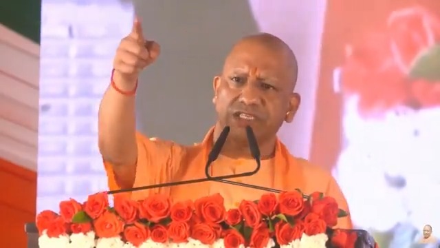 जब ब्रिटिश हूकुमत से माफी मांगने के लिए कहा गया, तब पंडित राम प्रसाद बिस्मिल ने कहा था कि- जीवन-पुष्प चढ़ा चरणों में, मांगे मातृभूमि से यह वर। तेरा वैभव अमर रहे माँ, हम दिन चार रहें ना रहें...