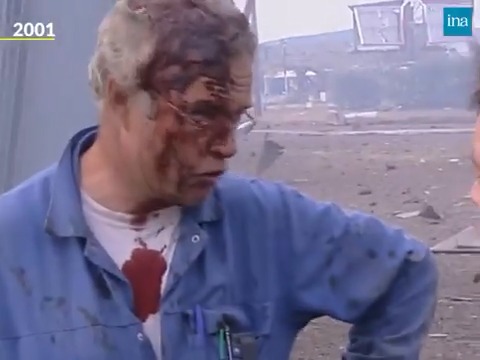 10 days after 9/11, a 🇫🇷 chemical factory exploded after a Muslim worker "accidentally" poured chlorinated product on a pile of ammonitrate, leading 400T of it to explode. Crater was 170ft wide, 20ft deep; the explosion. 31 died. Boom heard from 50 miles.