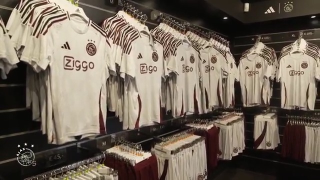 Ajax fans & the new adidas Football 3rd kit 😍