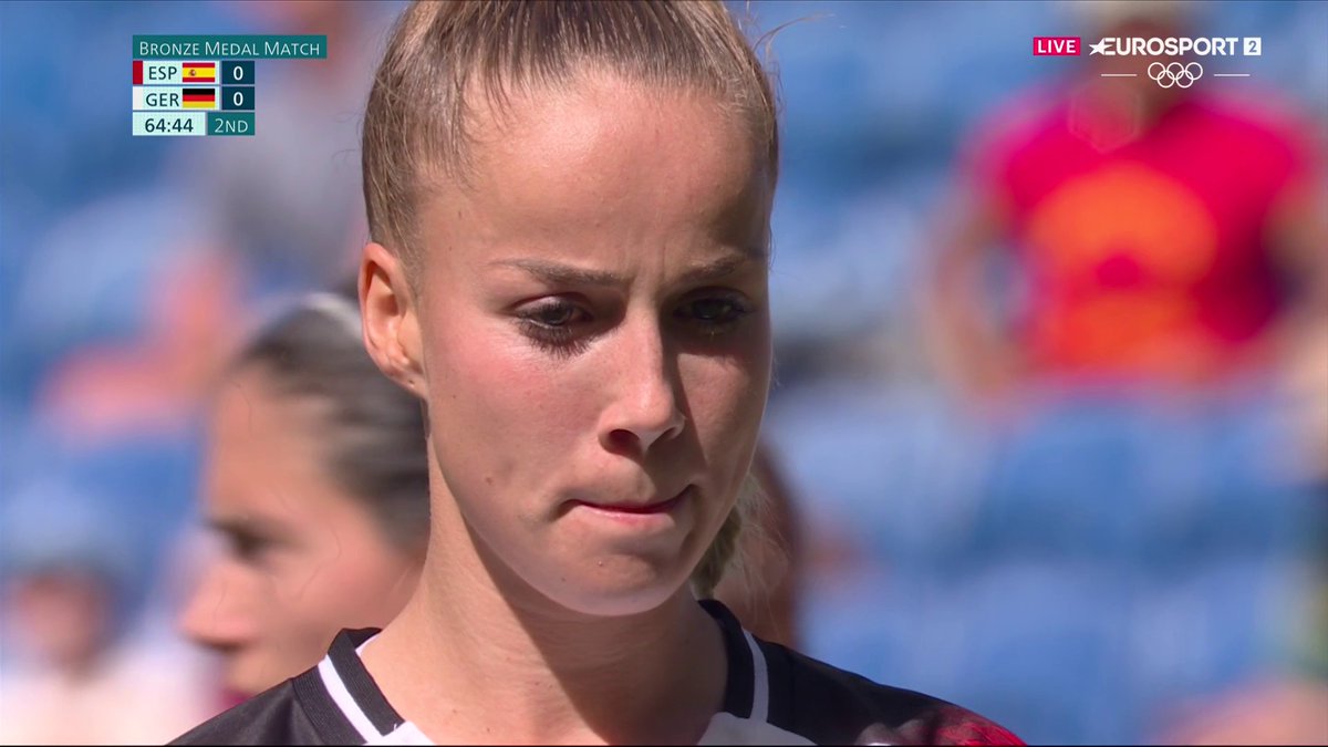 Es muy difícil ganar una medalla olímpica con acciones como estas. Cata Coll, otra vez desafortunada. Ya nos privó de estar en la final de los JJOO y ahora, si esto no cambia, también nos privará de ganar la medalla de bronce.
