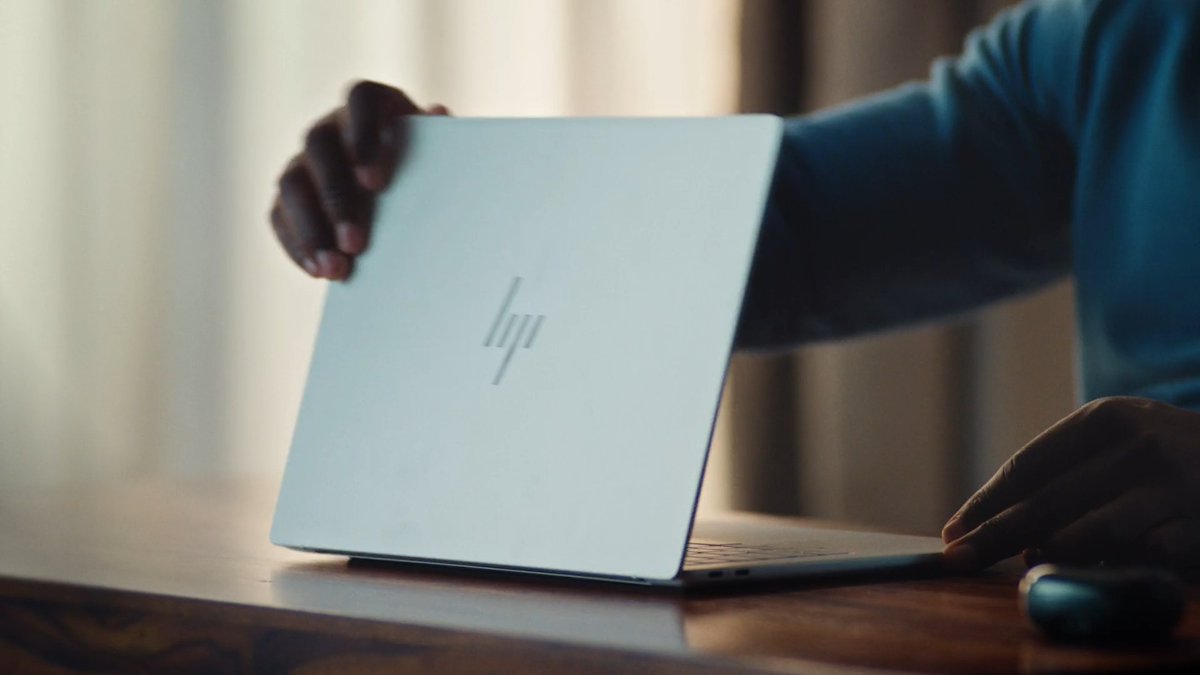 .Real Madrid C.F. shows us how the new HP OmniBook X AI PC’s battery life enables a better way to work. How long will it last for Vini Jr., Eduardo Camavinga, and Dani Carvajal Ramos?