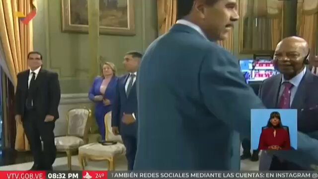 ANAMBRA - born billionaire, Arthur Eze reportedly sealing a massive oil deal in Venezuela, in the presence of President Maduro. Okwa ifuru ndi Igbo…