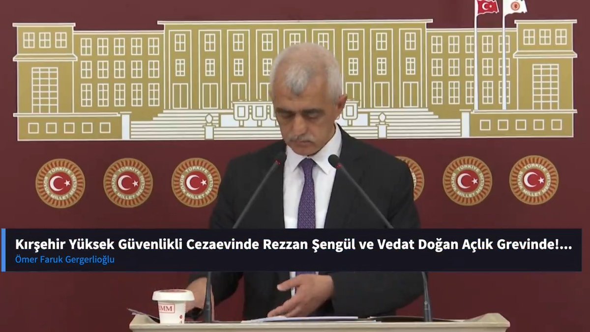 B12 vitaminini günde 1 kez almış, 2 kez alması gerekiyordu. Bütün bunlardan dolayı hızlı bir zayıflama oluşmuş. 250 günde olacak zayıflama 130 günde olmuş. Gördüm durumu iyi değil. Bir deri bir kemik kalmış. Neden bu kişi açlık grevinde? T.C. Adalet Bakanlığı