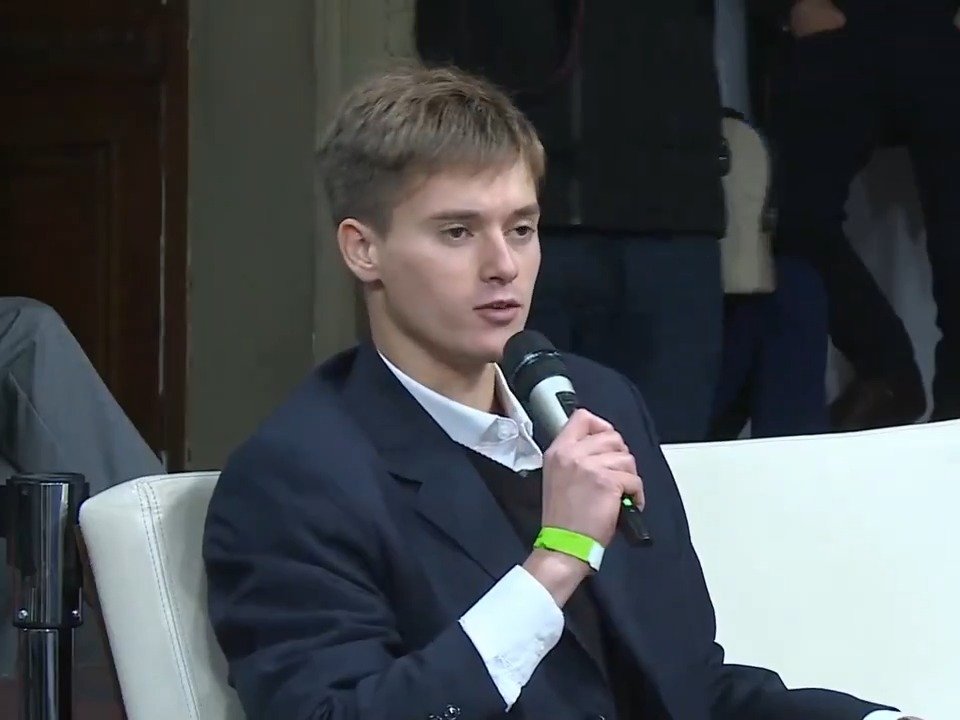 "UADE": Por la pregunta de un estudiante en la conferencia de prensa de Manuel Adorni