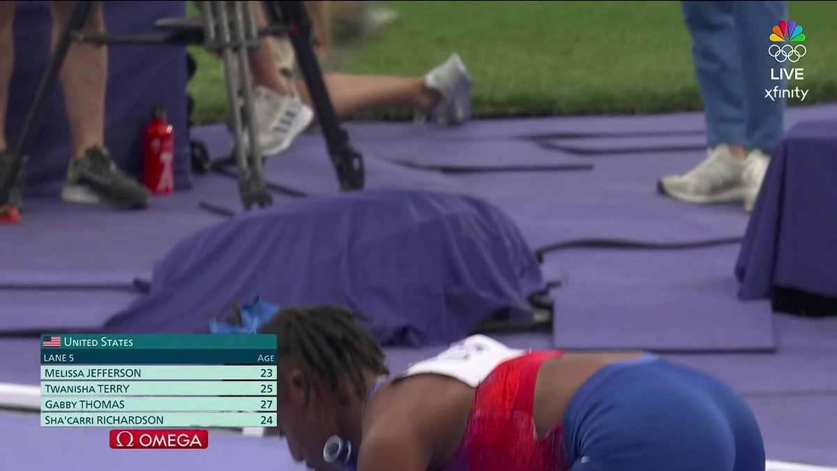 HERE COMES SHA’CARRI RICHARDSON! Team USA takes GOLD in the women’s 4x100m. #ParisOlympics 📺 NBC & Peacock
