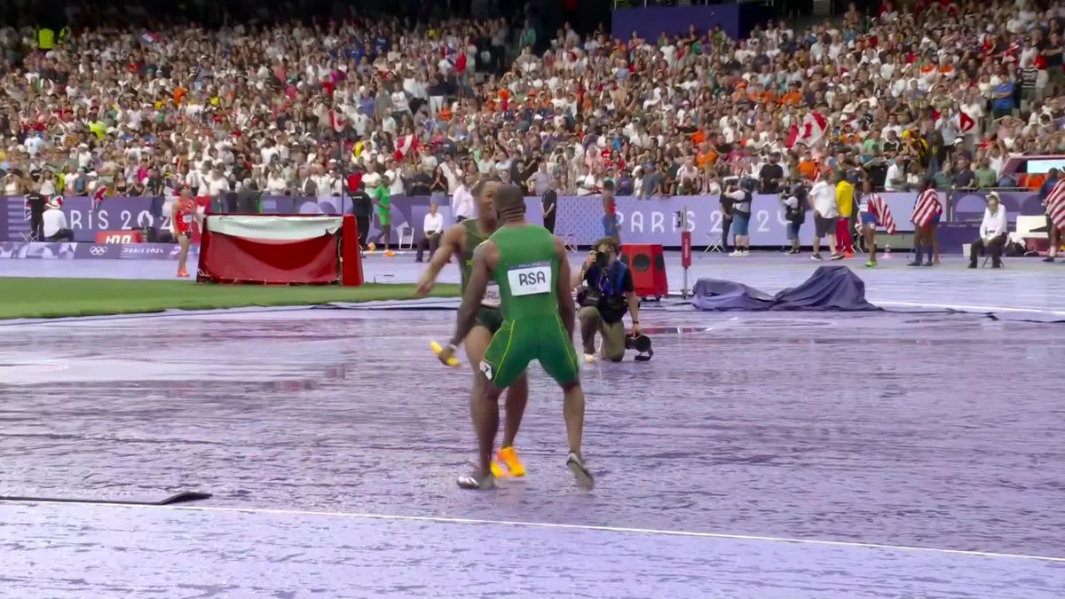That final leg from Akani Simbine ⚡️💨 He passes four other teams to secure the silver medal for South Africa in the Men's 4x100m relay 🇿🇦 The celebrations at the end show you just what it means to the boys 💚 #Paris2024 #CloserToYourChampions