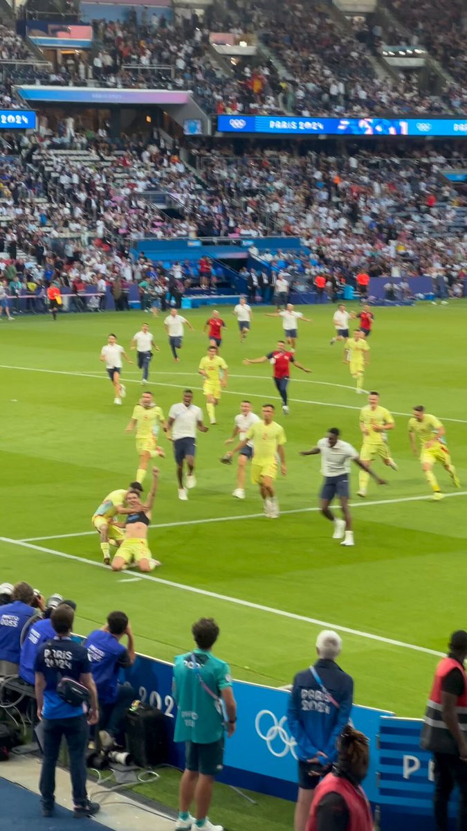 ¡Qué locura de celebración! Doña España ganando en Francia a Francia.
