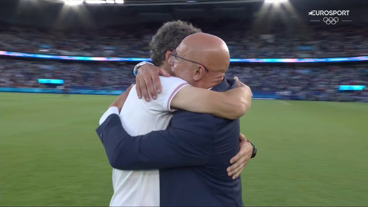🫂 Un abrazo plagado de éxito 🇪🇸 España domina el fútbol mundial #UnSueñoCompartido | #Paris2024