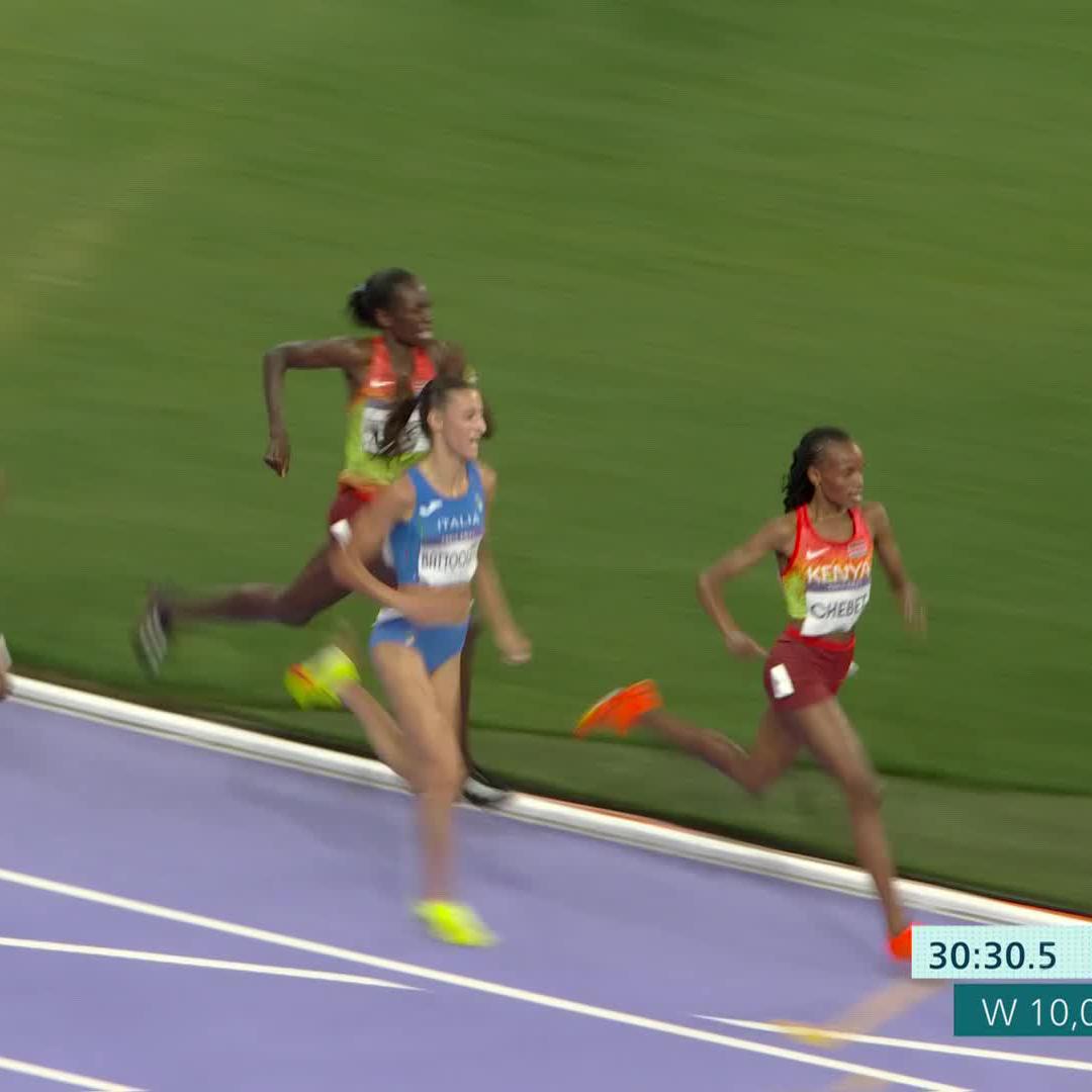 Beatrice Chebet sprints her way to 10 000m glory with an amazing run to take the gold for Kenya 🇰🇪🥇 #Paris2024 #CloserToYourChampions