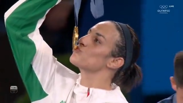 🇩🇿👏 مراسم التتويج التاريخي للبطلة الجزائرية إيمان خليف #الألعاب_الأولمبية | #باريس2024 #Paris2024 | #OlympicGames