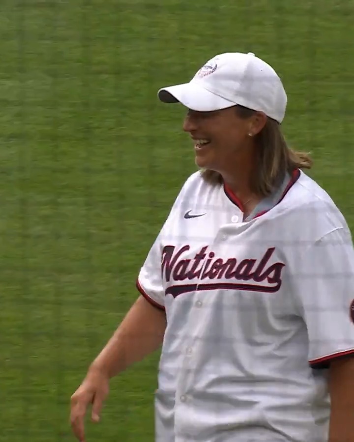 it’s all in the hips. it’s all in the hips. it’s all in the hips. Solheim Cup U.S. Team 🇺🇸 assistant captain and LPGA golfer Angela Stanford with tonight's first pitch!