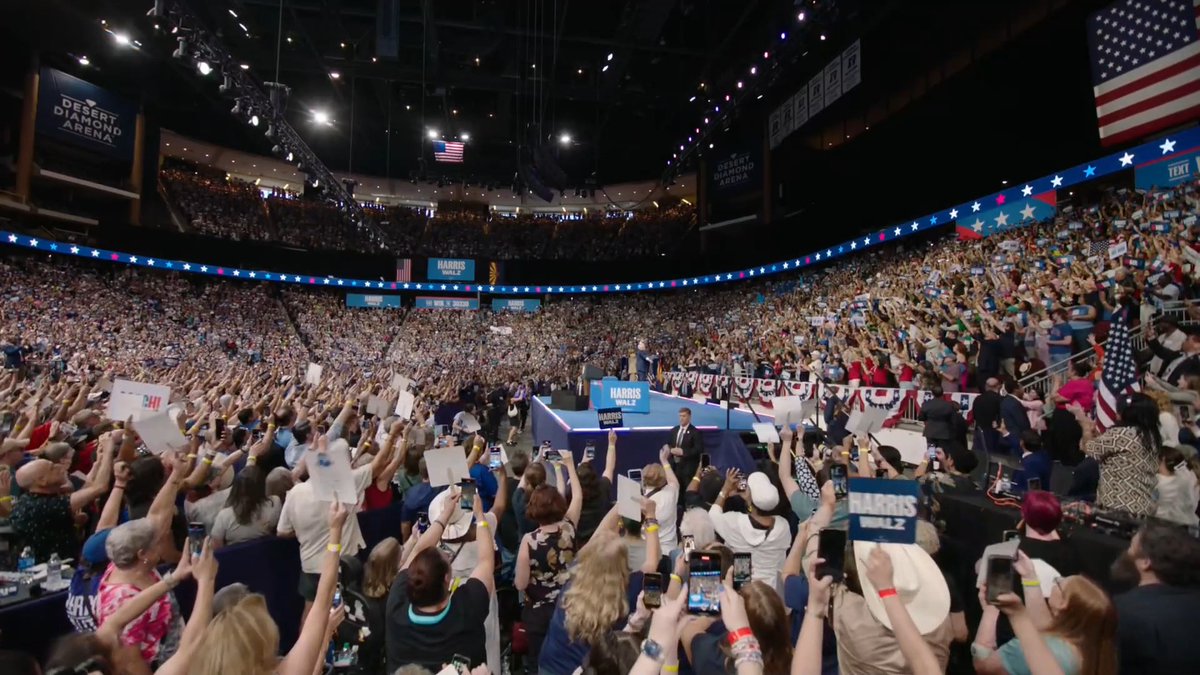The crowd in Arizona as VP Harris walks out on stage 🔥🔥🔥