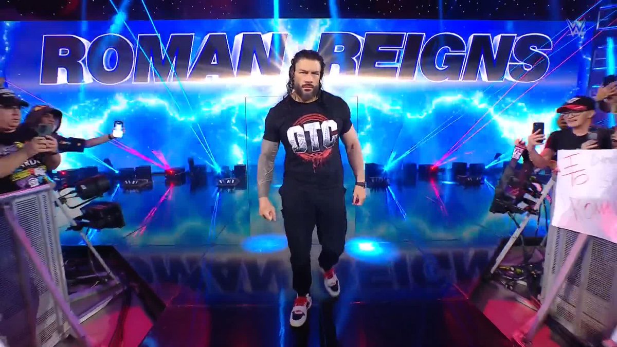 IT'S GOING DOWN!!! Roman Reigns is here and he just took out Tonga Loa and Tama Tonga ๐ณ #SmackDown