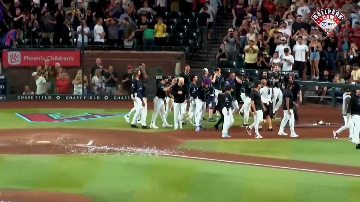 Chase Field went CRAZY for Adrian Del Castillo's first Big League homer... a walk-off!! 🚨🐍 Arizona Diamondbacks | NTT #BallparkCam