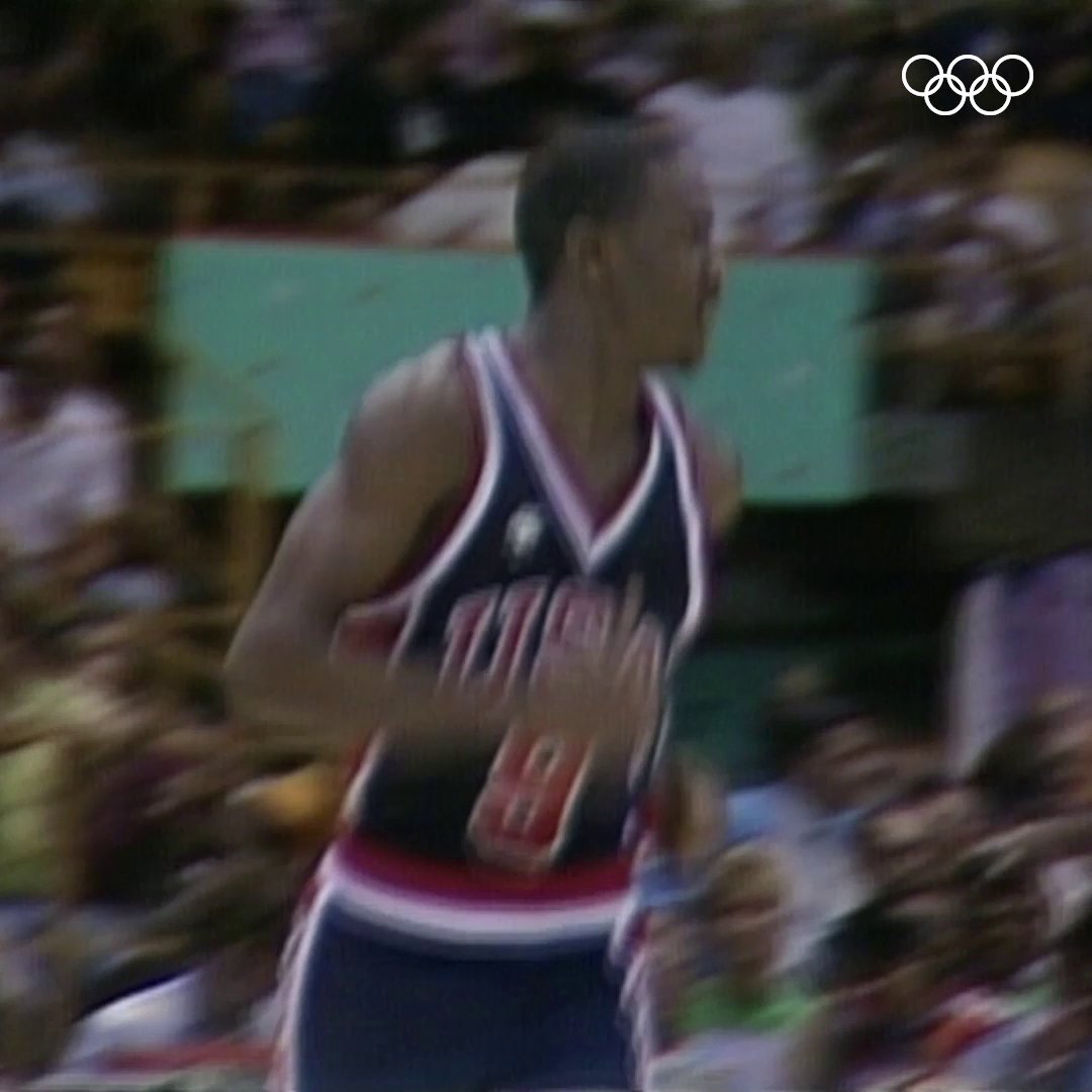 4️⃣ 0️⃣ years ago today, Michael Jordan was the top scorer of the men's basketball final at #LA1984. What a performance! 🥇🏀🔥#Olympics Team USA | FIBA Basketball | USA Basketball
