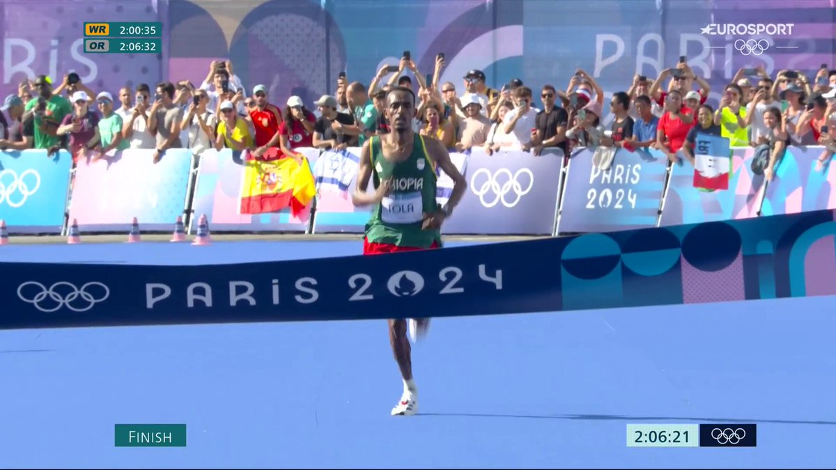 Tamirat Tola 🇪🇹 y una imagen inolvidable Oro con récord olímpico tras un tramo final espectacular 🥇 #Paris2024