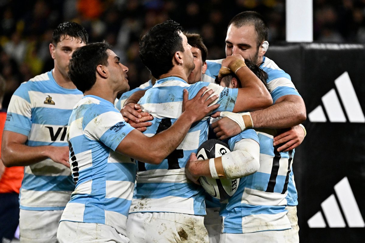 ✍🏼 "A mí me contagia este equipo, esta camiseta y jugar en Los Pumas". 🗣️ Agustín Creevy post victoria ante los All Blacks. #PUMASxESPN #DisneyPlus