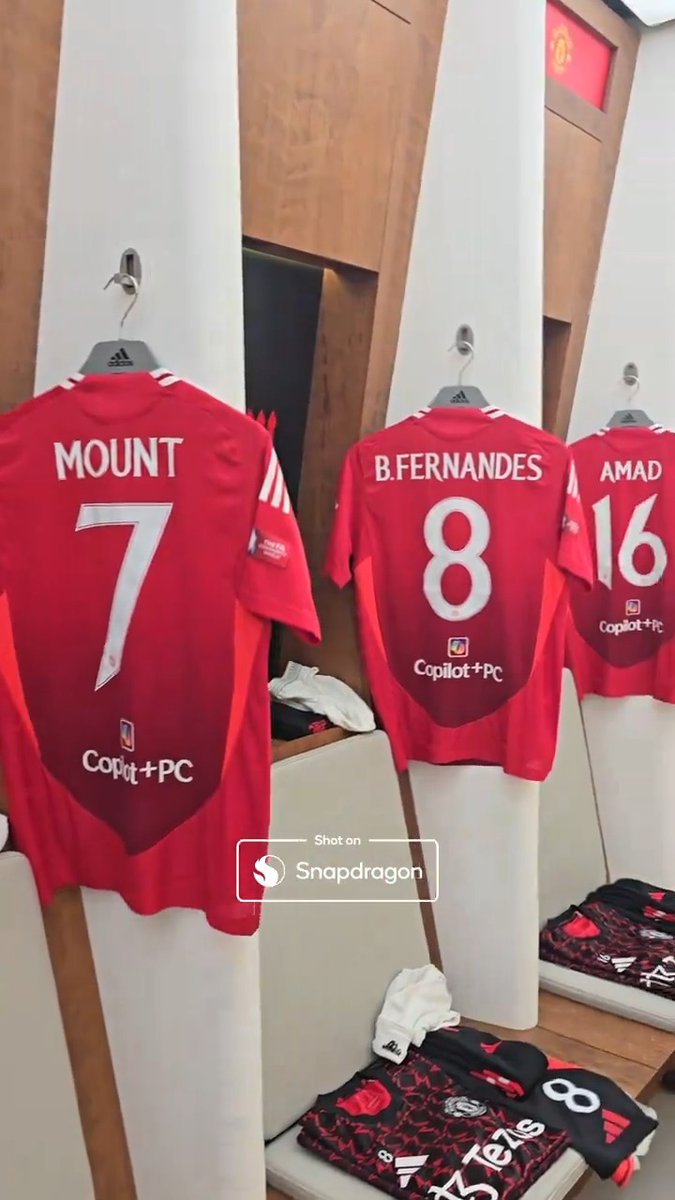 Another season representing these colours ❤️🔥 🤳 Snapdragon #MUFC || #ShotOnSnapdragon