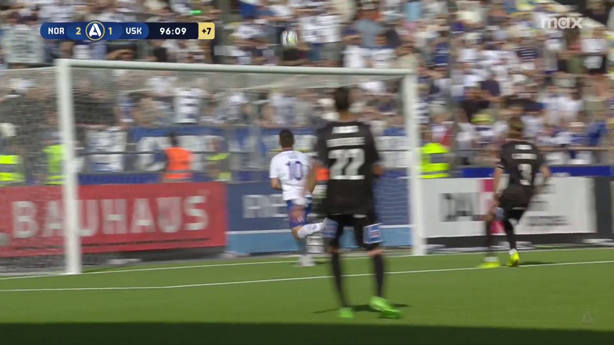 IFK Norrköping har vänt på matchen! Laorent Shabani lobbar fram bollen till Vito Hammershoj-Mistrati och det är 2-1 i 96:e ⚪🔵 📲 Se matchen på Max