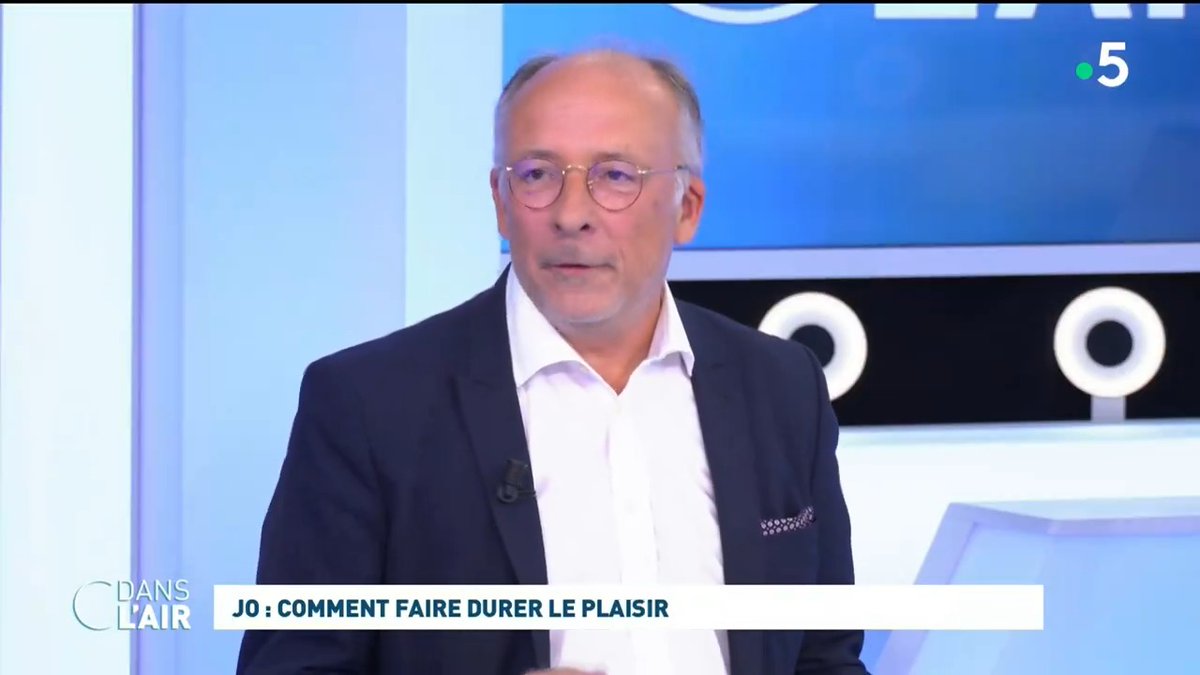 "Un confrère espagnol a trouvé cette formule : 'la France a l’air d’être en vacances d’elle-même' (...) On est dans une crise politique inédite dans un environnement international qui est explosif et là c’était un souffle de paix, de bonheur". Yves Thréard Maya Lauqué #cdanslair