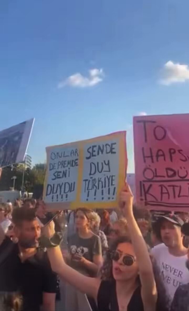 Bu gün de istanbul Kadıköy ayakta hükümet istifa diye bağırıyor #altındağdakatliamvar #yasayıgeriçek