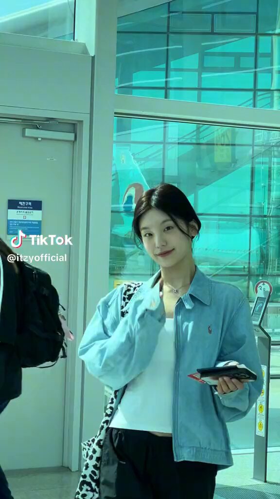 ITZY 2ND WORLD TOUR <BORN TO BE> in #HONGKONG - HIGHLIGHTS 🎞 #ITZY #MIDZY ITZY #ITZY_BORNTOBE #ITZY_WORLD_TOUR #ITZY_in_HONGKONG
