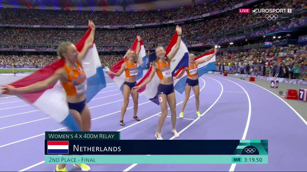 🔥🇫🇷 | Snollebollekes in het Stade de France! Van links naar rechts met alweer een medaille op de estafette! 🥈🎶 #Paris2024 📺 Stream Paris 2024 op HBO Max