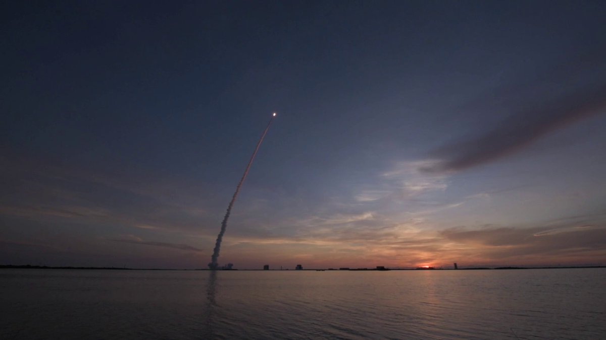 BLAST OFF! 🚀 The final Atlas V rocket variant launches from Space Launch Delta 45, supporting the USSF-51 mission! A historic moment for the Atlas launch vehicle family.