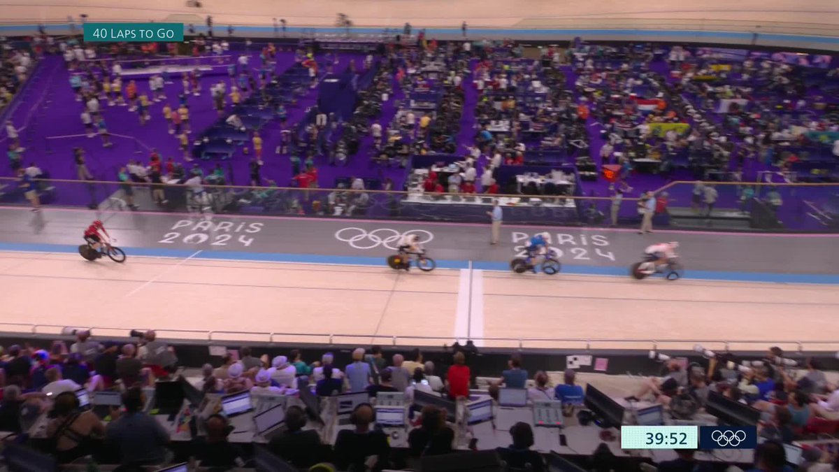 DESCALIFICADOS POR CONDUCTA ANTIDEPORTIVA 🙄🇳🇱🚴 Con esta acción de Jan Willem van Schip sobre Oliver Wood, el equipo neerlandés quedo eliminado en #Paris2024 durante la final de Ciclismo en su modalidad de Madison #ParísEsTuyo