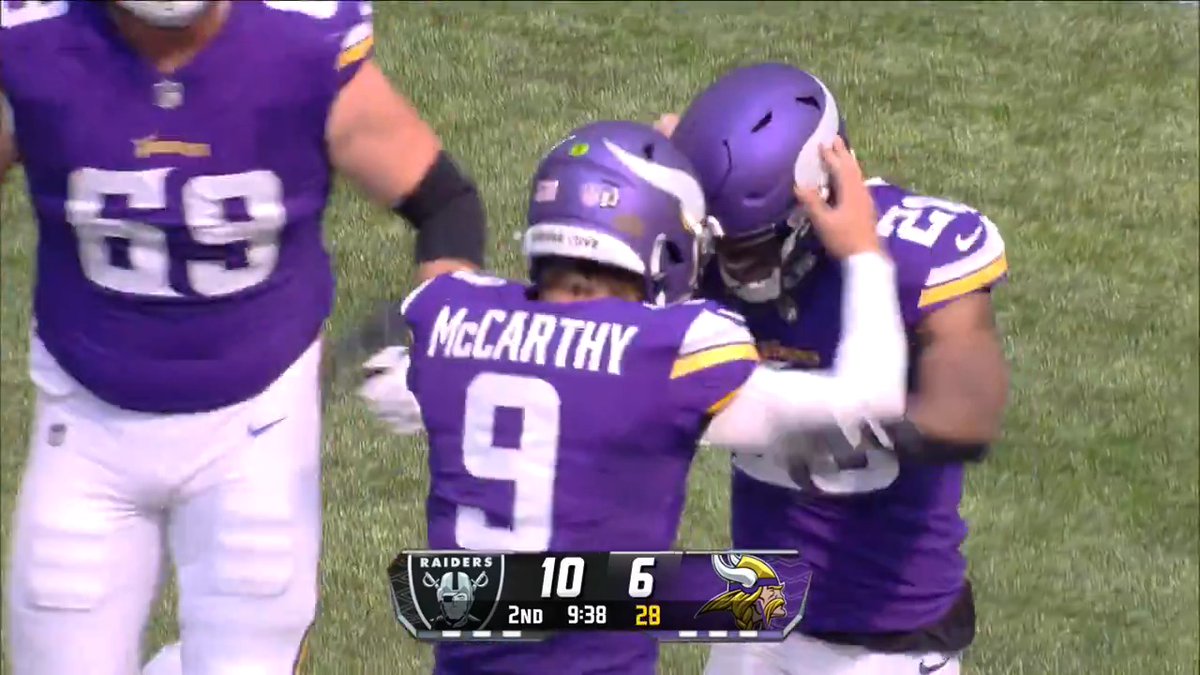 🚨🚨ALL THE WAY TO THE HOUSE! #Vikings QB JJ McCarthy makes an impressive handoff to Kene Nwangwu who takes it 48 yards for the touchdown. 👏👏👏