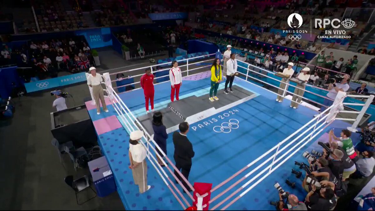 ¡EL MOMENTO🤩🥈! Atheyna Bylon recibe la medalla de plata en un momento histórico en los #JuegosOlímpicos de #Paris2024 . 👏🏼👏🏼👏🏼👏🏼🇵🇦🇵🇦
