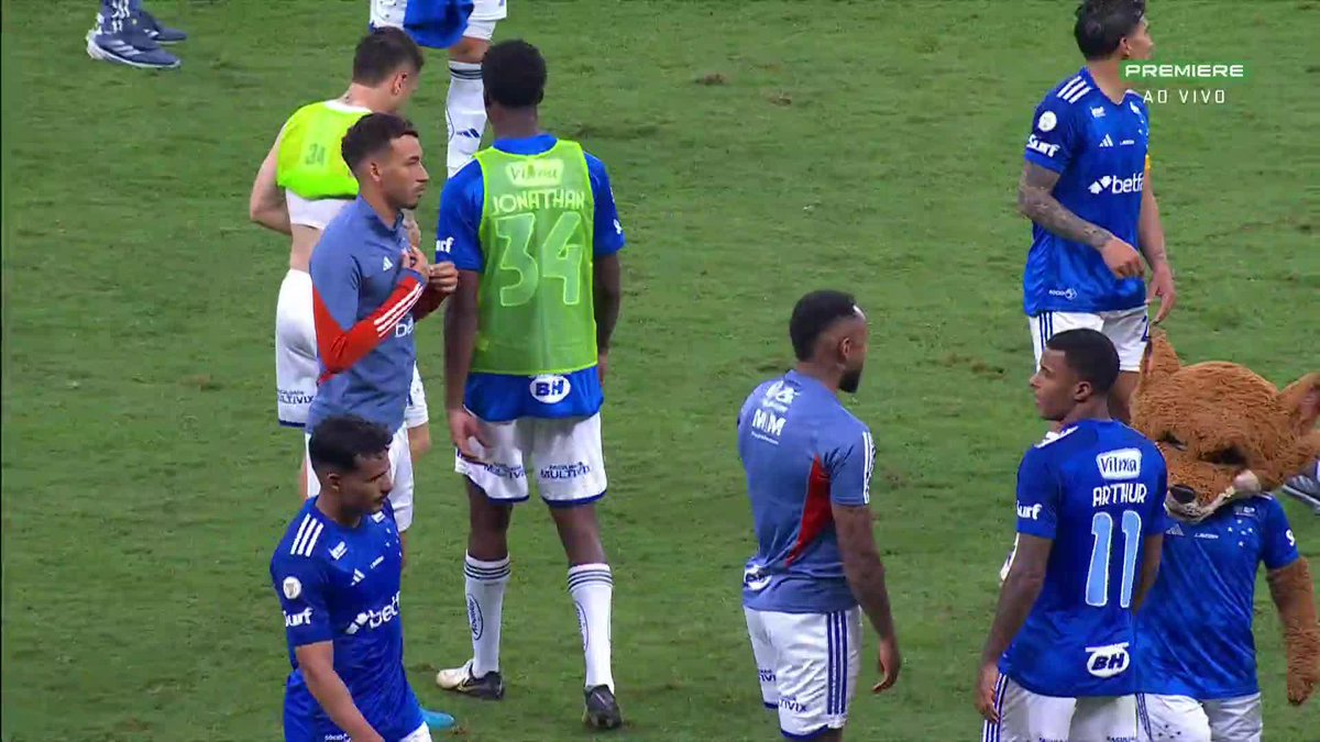 Deyverson, sobre o peso da camisa do Atlético. "Ela é tão pesada que ali no campo eu senti um peso, era o peso da camisa." 📽️: Premiere