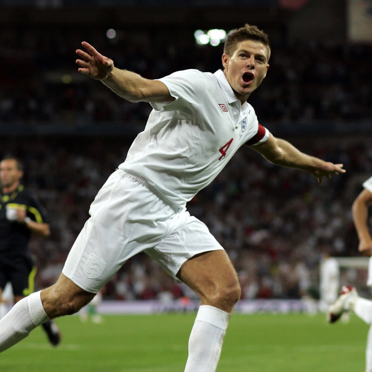 Vintage Steven Gerrard ❤️‍🔥 #OnThisDay in 2010 at Wembley Stadium!