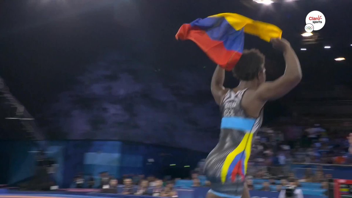 ¡FESTÉJALO, ERES GRANDE! 🥉🇨🇴 Con la bandera bien puesta, Tatiana Rentería festeja su bronce en #Paris2024 para Colombia