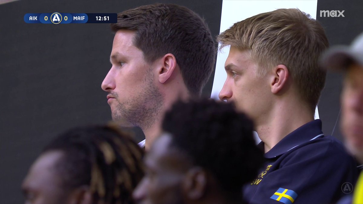 Bordtennishjältarna Kristian Karlsson och Anton Källberg på plats på Strawberry Arena för att se AIK - Mjällby! 🏓🤩 📲 Se matchen på Max