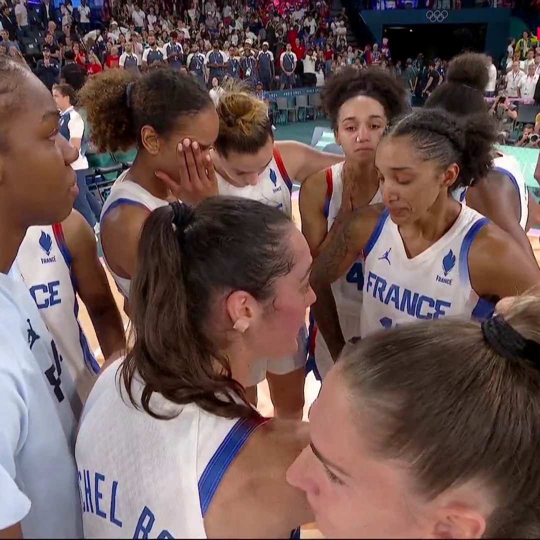 🏀🇫🇷 ELLES NOUS ONT FAIT RÊVER. Malgré un match INCROYABLE, les Bleues s’inclinent 67-66 face aux États-Unis. Dernière médaille française de ces JO 🥈. (Eurosport) #Paris2024 #FRAUSA