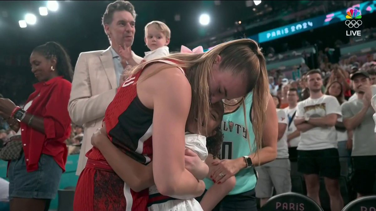Sabrina Ionescu celebrating with Kobe Bryant’s family after winning Gold 🥇🥹