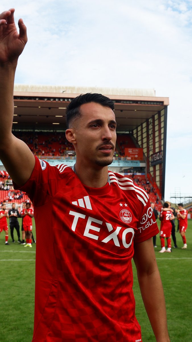 🎶 Somewhere in the box he's scoring 🎶 #StandFree | @bojanmiovskii 🇲🇰