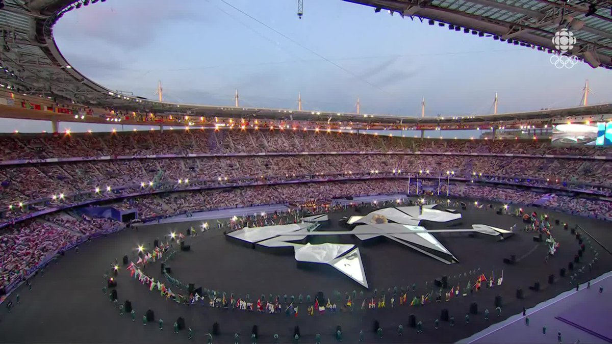 Representing the True North 🇨🇦 Canada’s #Paris2024 Olympians arriving at Stade de France for the closing ceremony 🏟️ #TeamCanada | Radio-Canada Sports