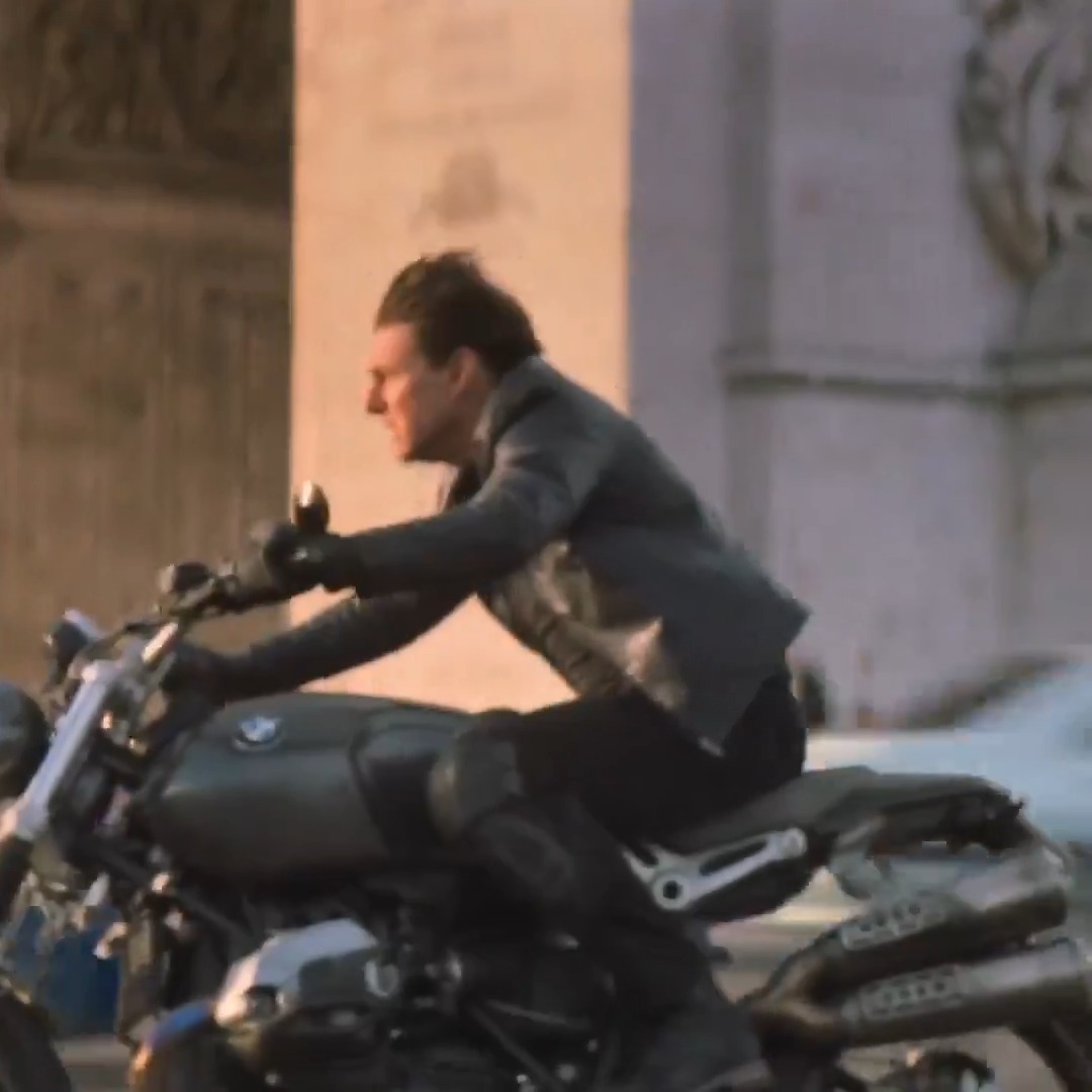 Ethan Hunt sure does know his way around Paris… #TomCruise
