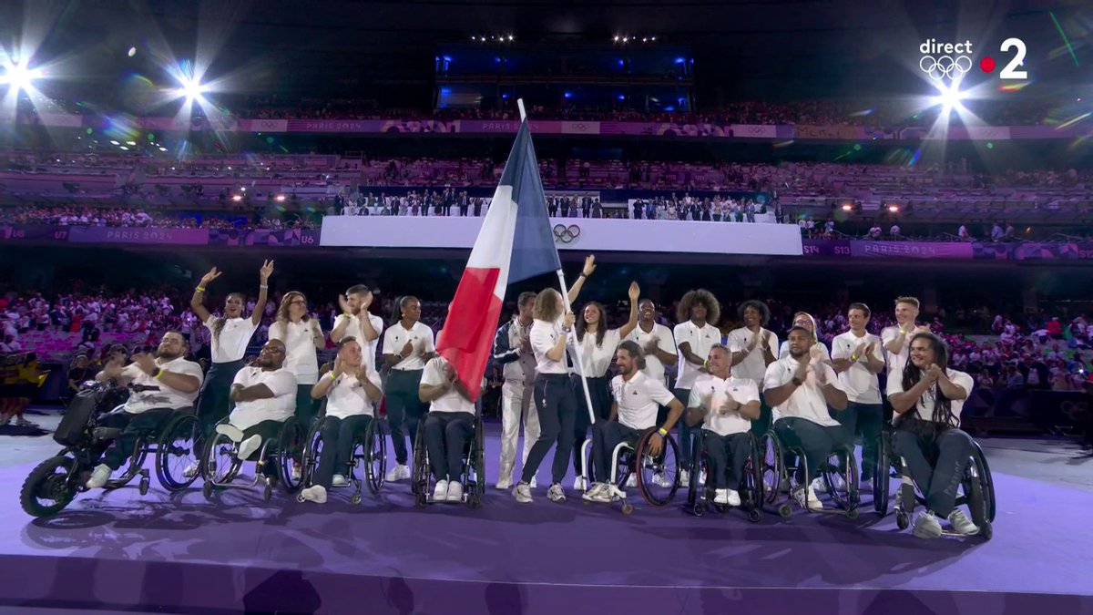 🔴 Focus sur les Jeux paralympiques avec la délégation française mise à l'honneur. #CeremonieDecloture des JO Paris 2024