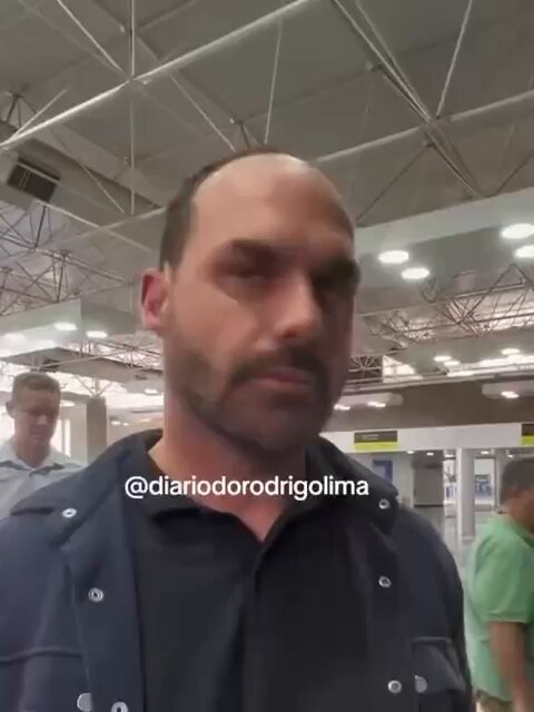 🚨 ATENÇÃO - Eduardo Bolsonaro fala que Pablo Marçal não é o estilo de pessoa que ele se sente confortável para apoiar “Não dá para chegar agora em um cargo tão importante, como a prefeitura de São Paulo, e aparecer 4 meses antes!”