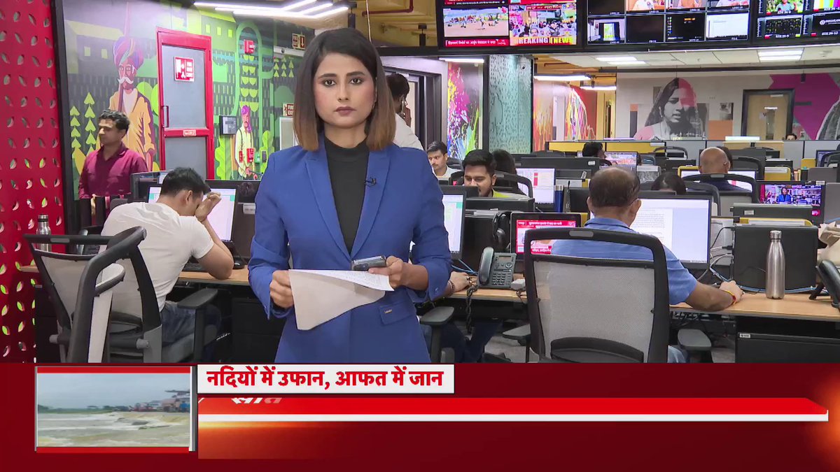 पटना: BPSC ऑफिस के बाहर प्रदर्शन। पटना में प्रदर्शनकारी शिक्षक अभ्यर्थियों पर किया गया लाठीचार्ज, TRE 3 में वन कैंडिडेट वन रिजल्ट जारी करने की मांग की जा रही है।