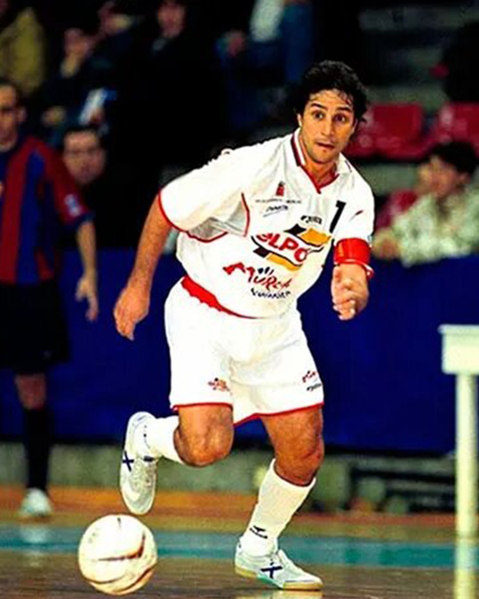 🌟⚽️ PAULO ROBERTO ES UNA 𝑳𝑬𝒀𝑬𝑵𝑫𝑨 DEL FUTSAL 🥳 ¡#HBD, CRACK! #LNFS #LigaFutsalProfesional