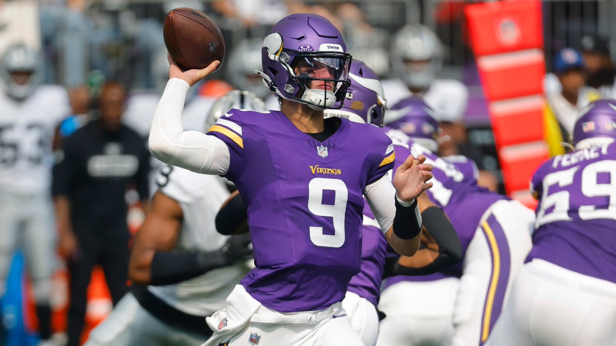 First glimpse of J.J. McCarthy in that Minnesota Vikings uni didn't disappoint 👀
