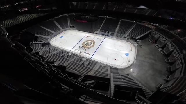 it's beginning to look a lot like hockey season 🤩🏰