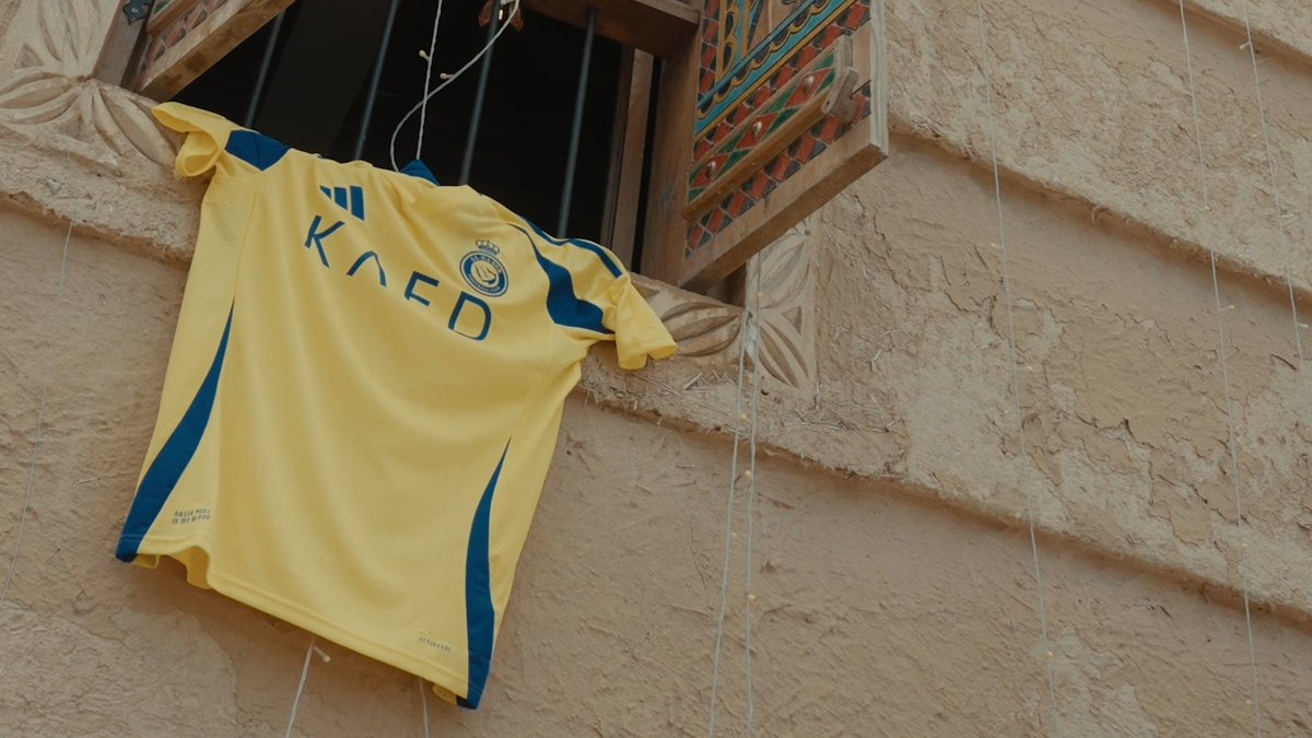 من جبال طويق .. إلى أعالي عسير تباهي به قلوب .. وتفتخــر 💛
