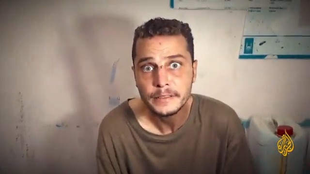 استمرار التحقيق مع جنود مشتبه بتورطهم في قضية تعذيب معتقل فلسطيني في معسكر "سديه تيمان" دون توجيه أي لائحة اتهام إليهم، في خطوة تصفها منظمات حقوقية إسرائيلية، نهجا يمكّن الجنود وقادة الجيش من الإفلات من العقاب | تقرير: سلام خضر #الأخبار #حرب_غزة