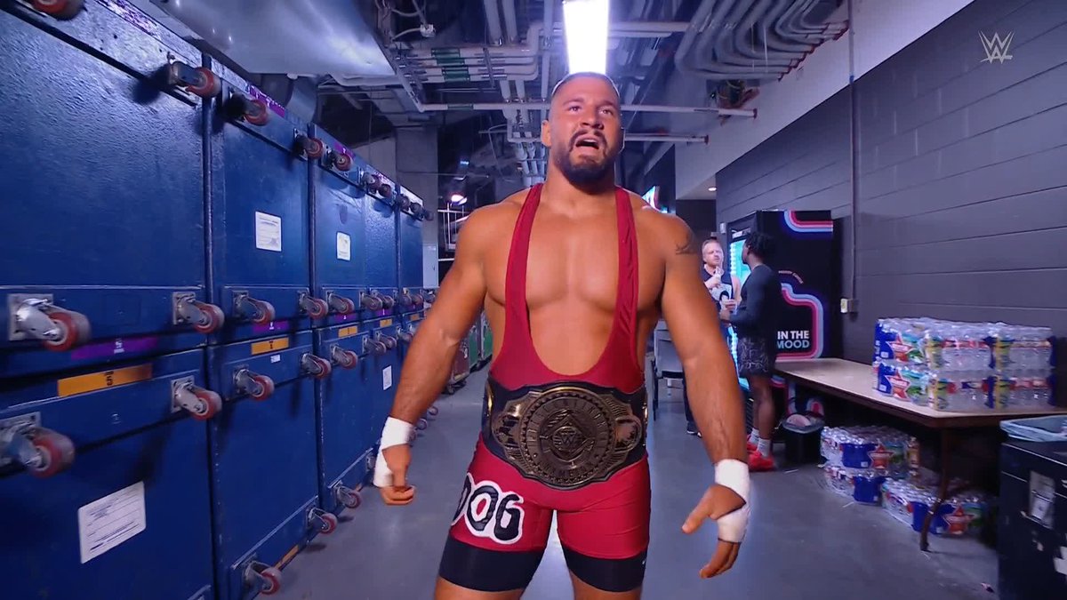 This Bron entrance COOKED It dont make no sense how good this dude is already This man only 26 years old and already main eventing RAW as the IC champion. Insane 🤯