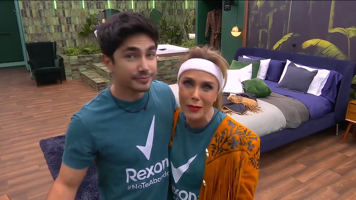 #Sabine y #SianChiong aprovechan las cámaras de la suite del líder para agradecer a mis aliados por sus votos 🫰🏻🫰🏻🫰🏻 #LaCasaDeLosFamososMX